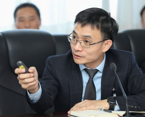 协同工作软件在现代生活中扮演着越来越重要的角色,它们不仅能够帮助我们在手机和电脑上无缝衔接工作,还能满足各种业务需求,包括游戏数据的更新与分析。针对您的需求,我为您推荐以下几款协同工作软件组合,并以香肠派对这款游戏为例,介绍如何通过它们进行版本更新和数据解析。